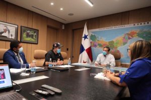 Presidente se reúne con su equipo de trabajo